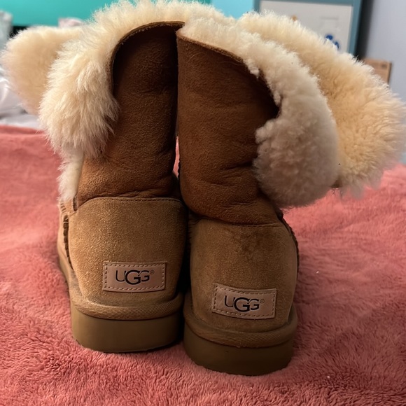 Uggs - Picture 4 of 7
